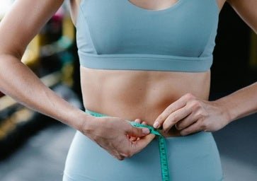 Cómo eliminar la grasa abdominal y ganar músculo a los 50, según Harvard