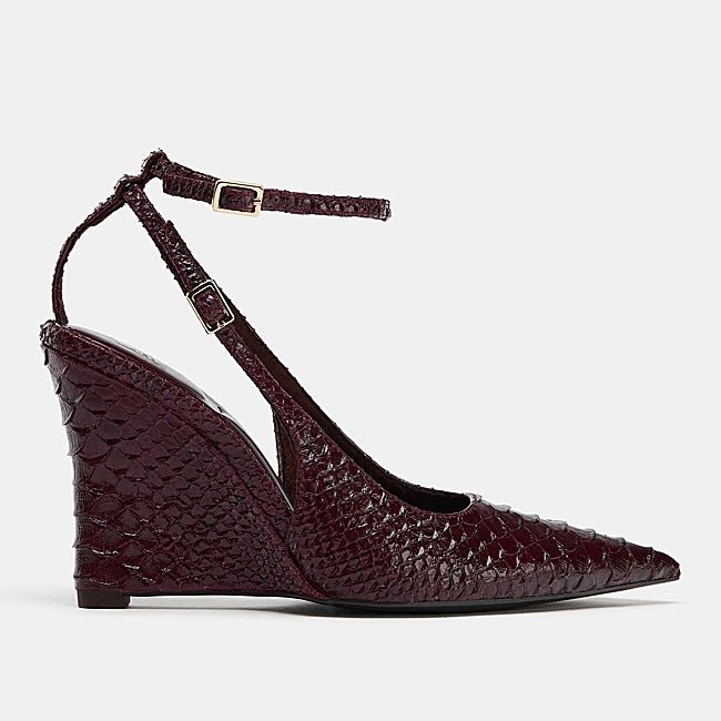 Zapatos con cuña de Zara (49,99 euros)