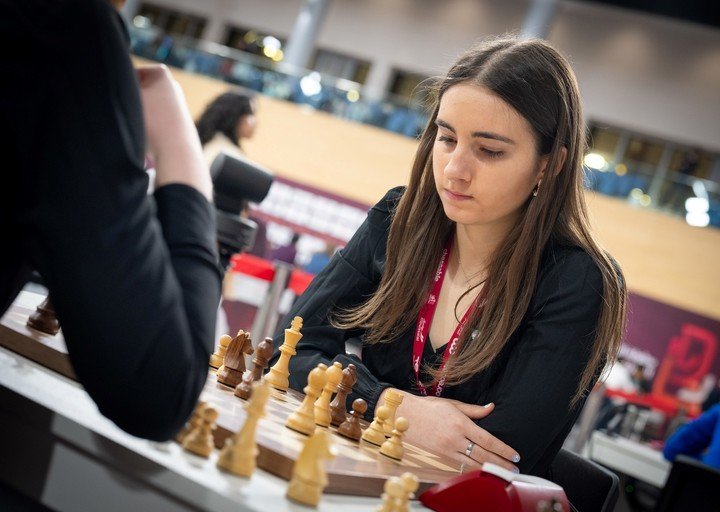 Candela Francisco Guecamburu brilló en el Mundial de ajedrez blitz, en Doha, Qatar.
Foto FIDE