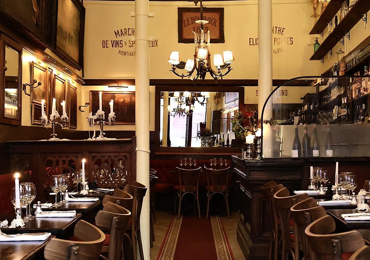 Imagen principal - Lo mejor de París ahora mismo a un precio asequible: un cuadro prohibido, un hotel con planes secretos y un restaurante histórico en Montmartre