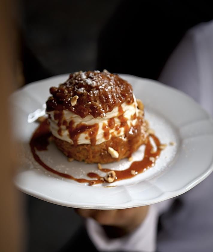 Imagen secundaria 2 - Lo mejor de París ahora mismo a un precio asequible: un cuadro prohibido, un hotel con planes secretos y un restaurante histórico en Montmartre