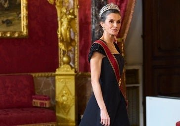 Estos son los zapatos con plataforma que la reina Letizia siempre se pone con los vestidos de gala