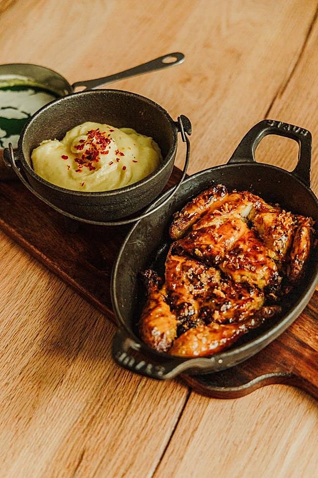 El coquelet de corral asado del restaurante georgiano Nunuka.