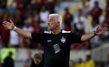 Omar De Felippe deja de ser el director técnico de Central Córdoba