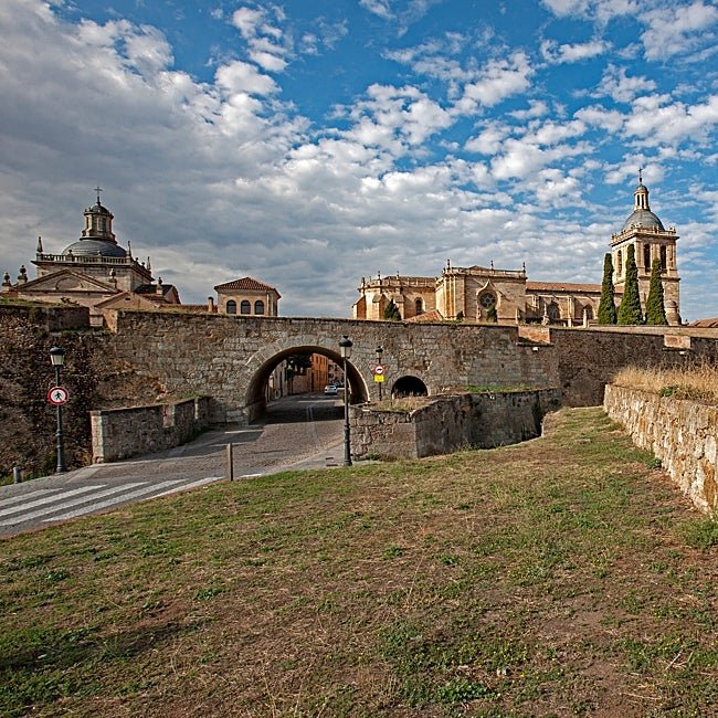 Una de las puertas de entrada a la ciudad muy cerca de la catedral.