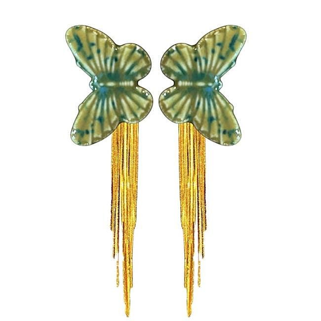 Mariposas con flecos dorados de Atelier Pottery, 130 euros.