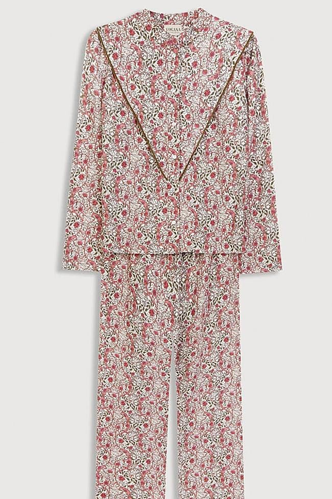 Conjunto de pijama con estampado floral de Vogana.