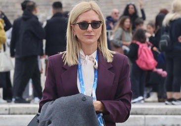 Marie-Chantal Miller copia el look favorito de la reina Letizia (y se atreve con unos botines de leopardo)