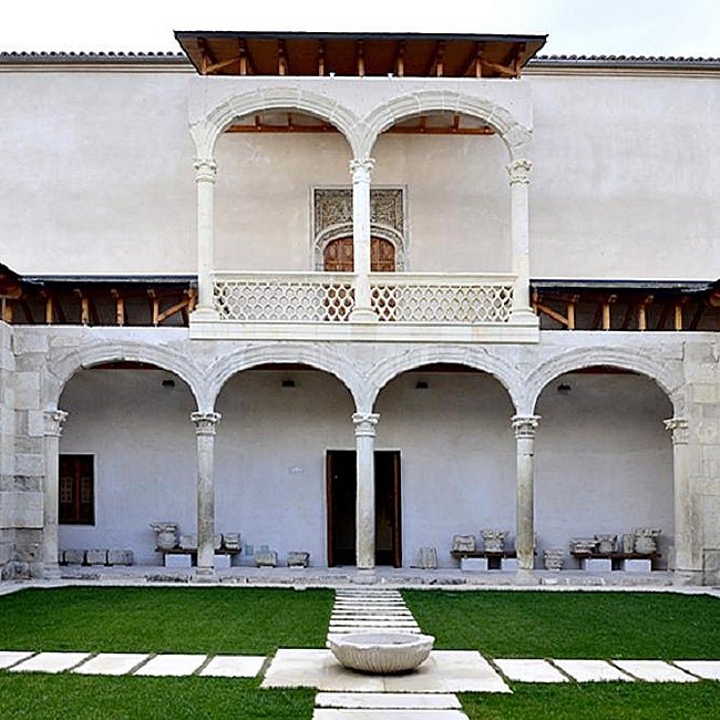 El patio del palacio de Cogolludo aún conserva su esencia.