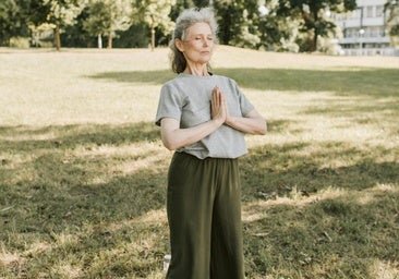 De la montaña al gato-vaca: las únicas cuatro posturas de yoga que necesitas para ganar fuerza a los 60