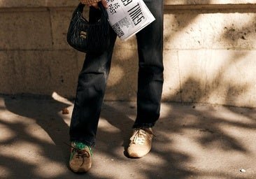 Si huyes de los tacones en Navidad, apunta estas zapatillas de terciopelo