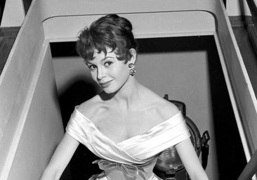 El escote que inmortalizó Brigitte Bardot sigue marcando tendencia: las prendas más bonitas de la temporada