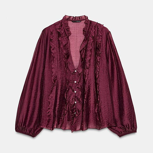 Camisa con volantes de Zara (22,99 euros)