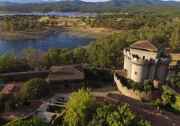 El pueblo medieval de Cáceres sin habitantes desde el siglo pasado: una muralla almohade y un curioso vínculo con Almodóvar