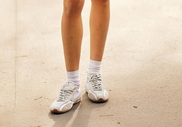 Todas las chicas elegantes que conozco tienen estas zapatillas: versátiles y actuales