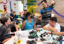 Niños y niñas del Parque Educativo Noroeste aprenden cómo volar drones, programar y realizar impresiones 3D