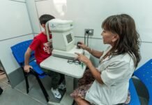 Operativo oftalmológico en espacios municipales: controles y entrega gratuita de lentes para la comunidad