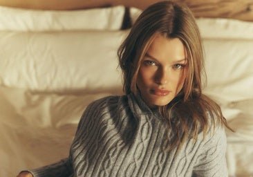 Postura de la cascada, yoga para relajarte y poder dormir bien en noches de insomnio