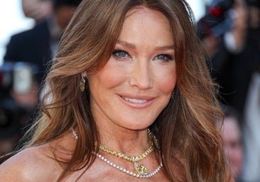 Cómo hacer flexiones de yoga a los 50: trucos y consejos para tonificar core y glúteos de la forma más fácil