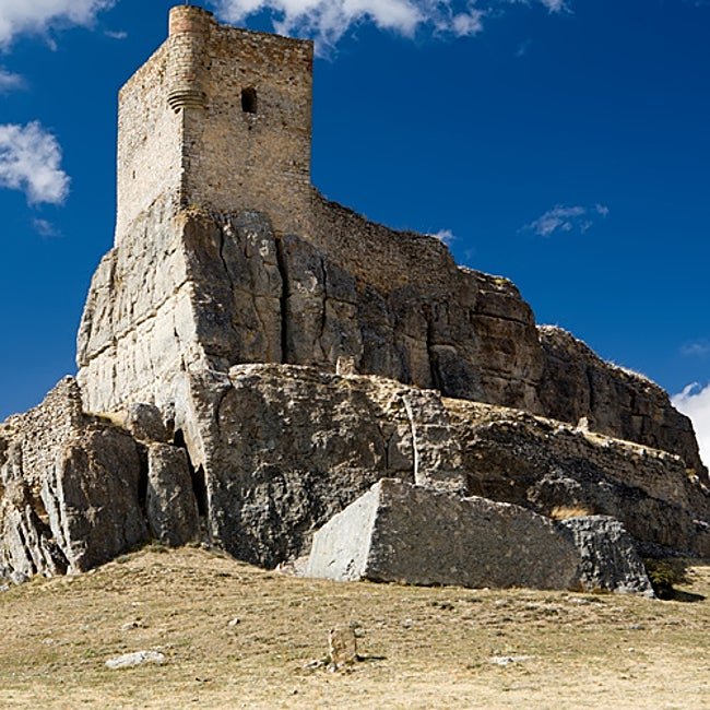El castillo de Atienza, descrito en el Mio Cid como peña muy fuerte.