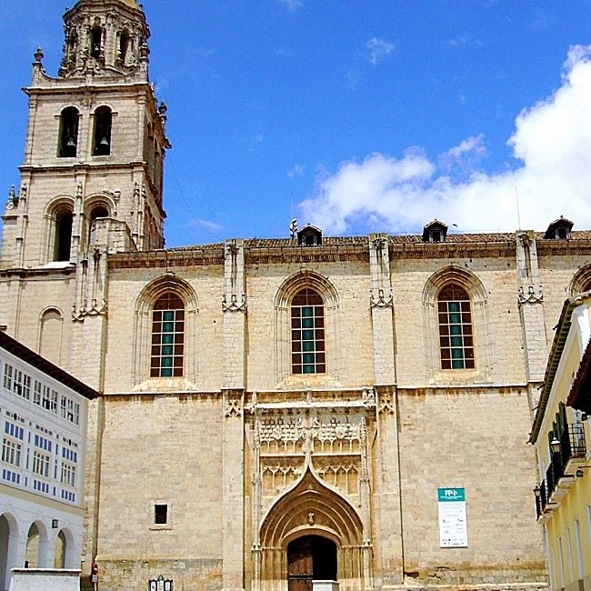 La iglesia de Mediavilla, bella por fuera y por dentro.