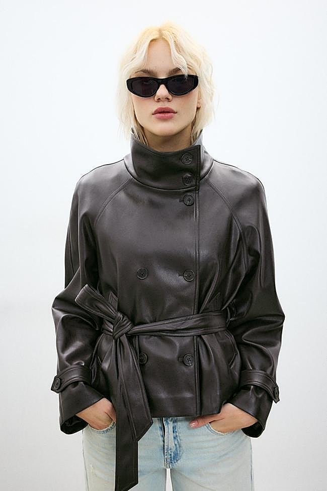 Trench cuello alto efecto piel (39,99€)