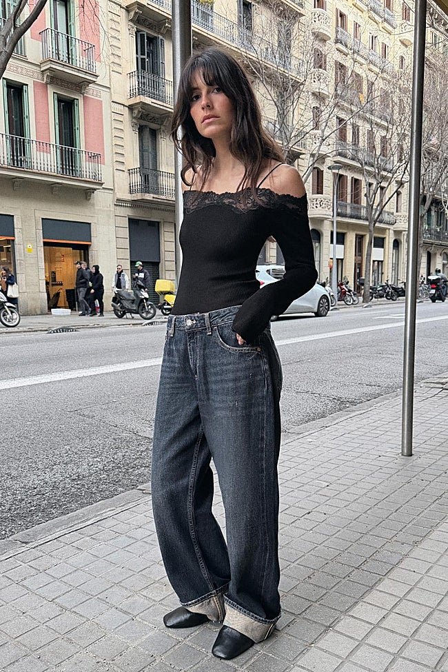 Top de encaje de Zara (22,99 euros)