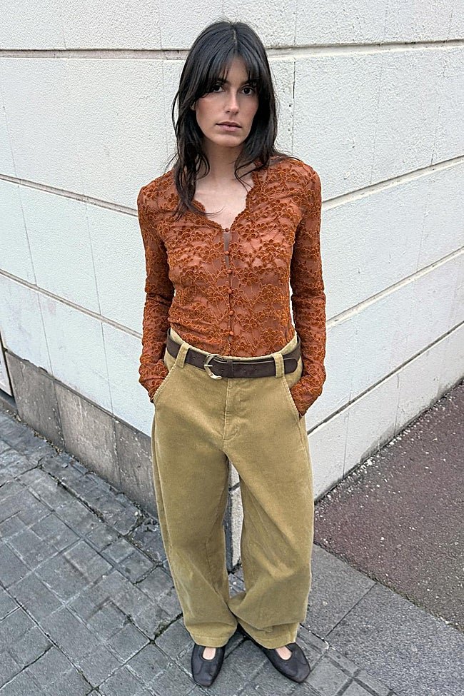 Camisa de encaje de Zara (22,99 euros)