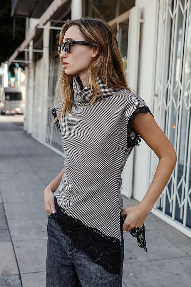 Top con estampado de cuadros de Zara (25,99 euros)