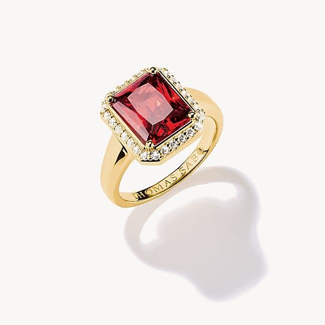 Anillo con piedra octogonal roja dorada de 18k (229€)