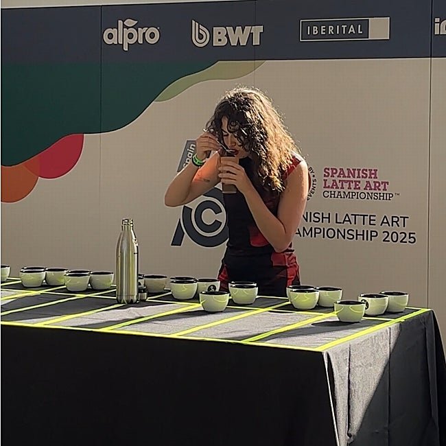 Eira Scheper durante un campeonato de cata de café.