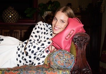 El nuevo look de CH Carolina Herrera que se pondría la reina Letizia: el bolso que promete ser su nuevo favorito