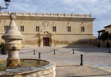 El bello pueblo de Guadalajara que fue de los Medinaceli: un palacio ducal único y el robo de un cuadro