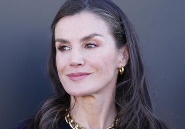 La reina Letizia estrena la falda de Bimba y Lola más viral de la temporada, y está ahora mismo rebajadísima