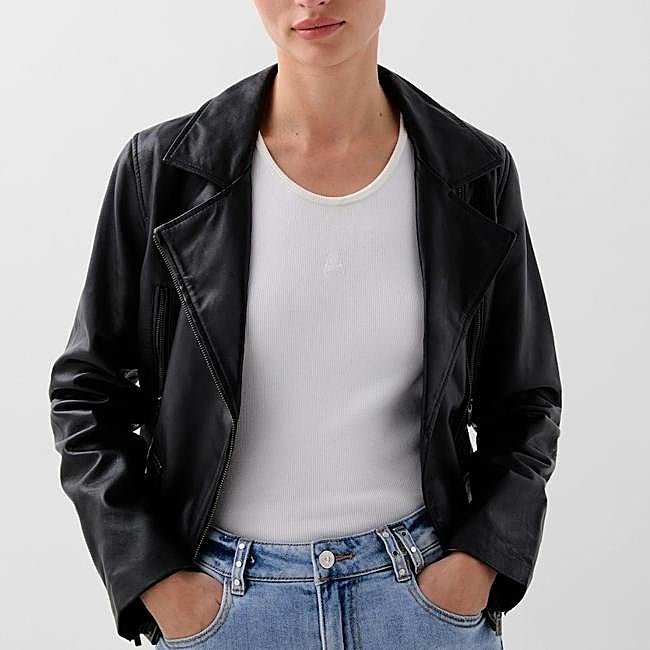 Cazadora biker negra clásica de Scalpers, 199 euros.