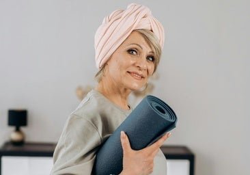 Entrenar con pesas a los 50: cómo empezar, qué mancuernas elegir, mejores ejercicios y métodos fáciles