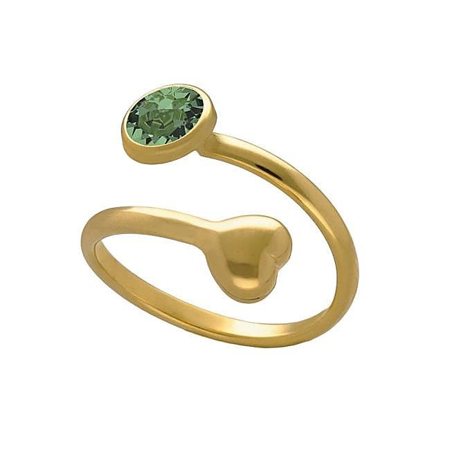 Anillo dorado abierto con corazón y piedra verde de Victoria de la Cruz, 59 euros.