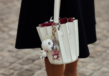 El bolso cubo es el favorito de la temporada: 9 modelos preciosos y ponibles