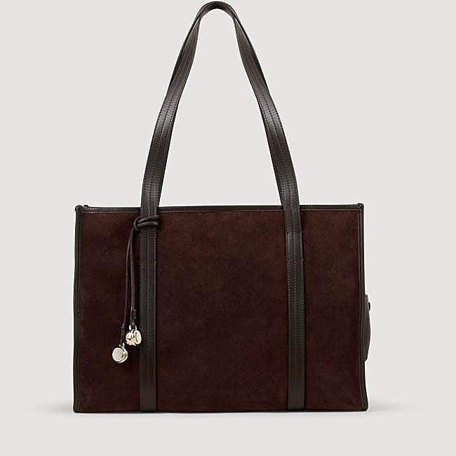 Shopper rígido marrón Sandro, 231 euros.