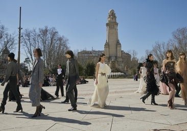 OMODA Madrid es Moda arranca con un espectacular desfile en la Plaza de España: el futuro de la moda de autor reivindica la artesanía