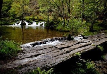 Este pueblo de Pontevedra parece sacado de El Señor de los Anillos: robledales, un puente medieval y un restaurante inspirado en la Tierra Media