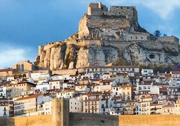 Este pueblo de Castellón es como Mont Saint-Michel sin mar: una muralla infinita, un casco antiguo precioso y el castillo