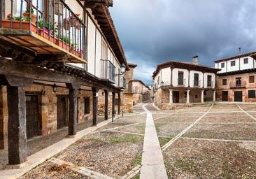 Por qué tienes que ir a este bello pueblo de Guadalajara: arquitectura tradicional, un castillo literario y el arco de Arrebatacapas