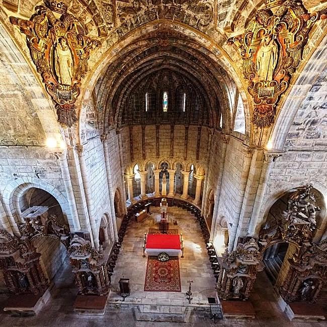 Interior de la iglesia del Monasterio de Santa María la Real de Oseira