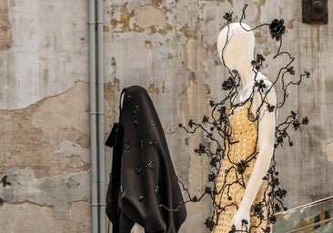 De las golondrinas de Bécquer a los campos de olivos de Jaén: así luce Andalucía en la exposición de moda más emotiva