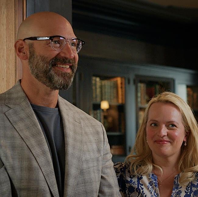 Corey Stoll y Elisabeth Moss en una imagen de la serie basada en la novela de Araminta Hall.