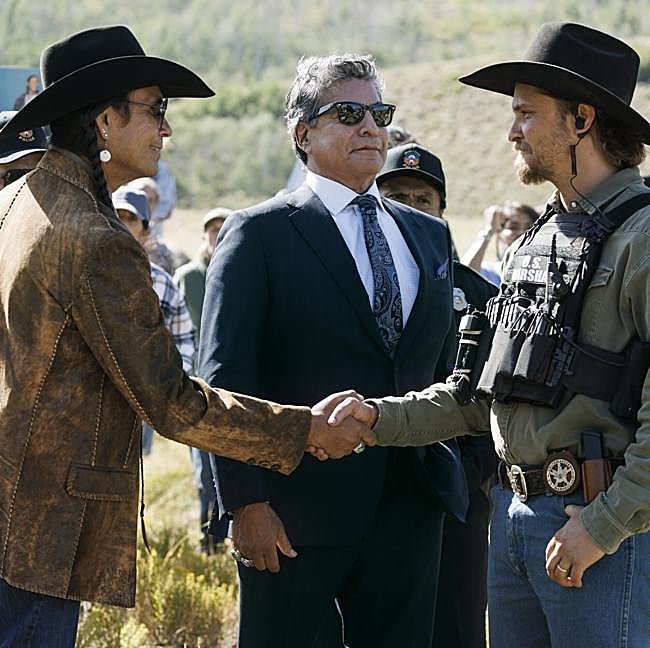 Mo Bridges Plety, Gil Birmingham y Luke Grimes, del reparto original de Yellowstone, se reencuentran en Marshals.