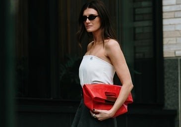 Complementos en color rojo, el truco de estilo de las expertas en moda para marcar la diferencia en sus looks