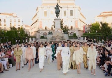 Así ha sido el espectacular desfile inaugural de Madrid es Moda en los jardines de la Plaza de Oriente