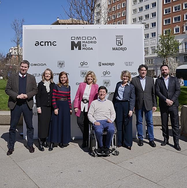 De izquierda a derecha: Alberto González, Concejal Presidente del Distrito de Latina; Cayetana Hernández, Concejal Presidenta del Distrito de Salamanca; Almudena Maillo, titular del Área Delegada de Turismo y Concejal Presidenta del Distrito de San Blas-Canillejas; Engracia Hidalgo, delgada del Área de Gobierno de Economía, Innovación y Hacienda del Ayuntamiento de Madrid; Borja Fanjul, Concejal Presidente del Distrito de Moncloa-Aravaca; Marta Rivera de la Cruz, tercera Teniente de Alcalde y Delegada del Área de Gobierno de Cultura, Turismo y Deporte; David Pérez, Concejal Presidente del Distrito de Hortaleza y Ángel Niño, Concejal Delegado de Innovación y Emprendimiento.